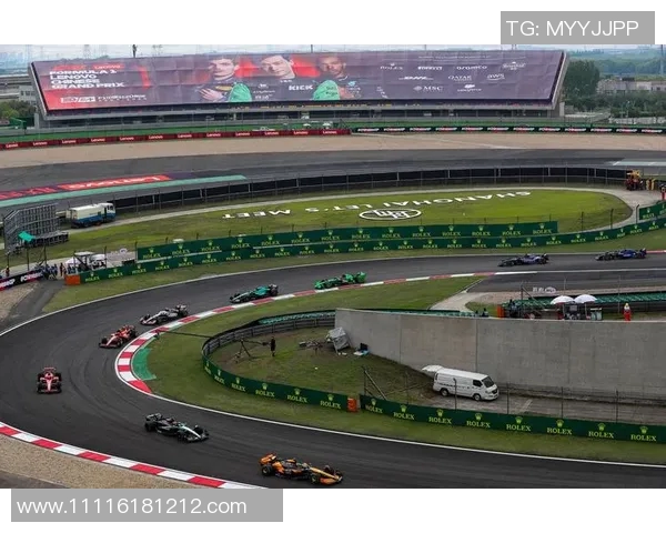 F1赛季中车队协作机制对整体赛道竞争表现影响的深入探讨与分析